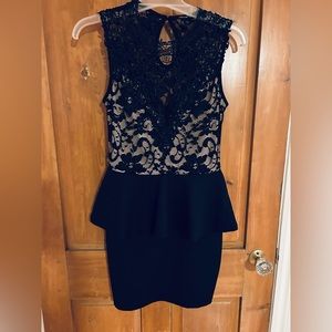 Gorgeous body con dress with elegant lace detail.